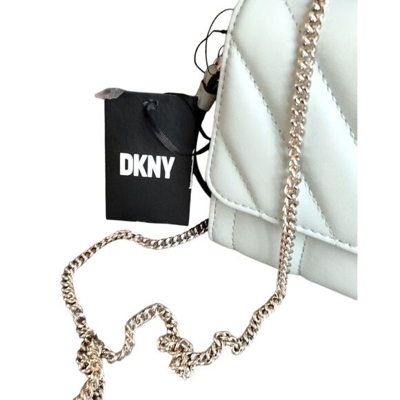 DKNY Veronica Large Quilted PVC Shoulder / Crossbody, New with Tag MSRP $148 - Picture 5 of 7